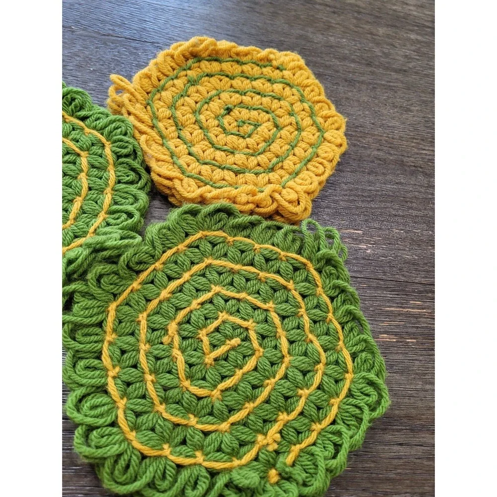 Vintage 70s Handmade Style Crochet Thick Daisy Green&Yellow Placemats 10x16